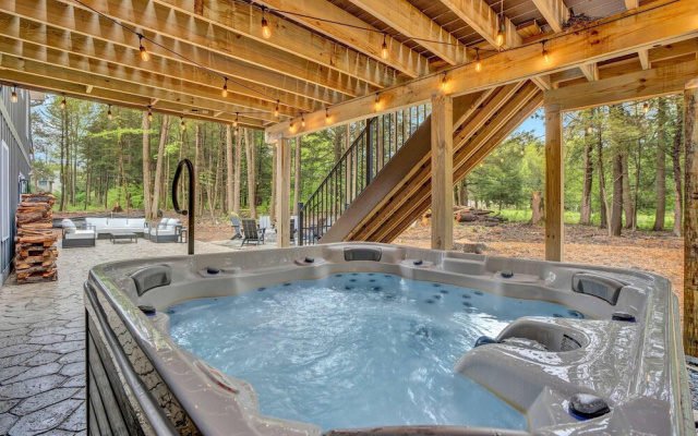 Hottub Firepit Gameroom 10mins2jackfrostbigboulder