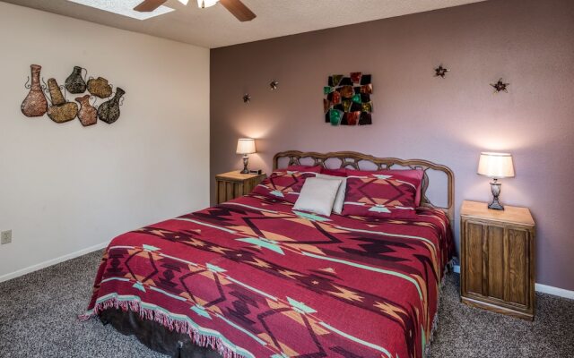 Kizzy's Kove - Two Bedroom Cabin