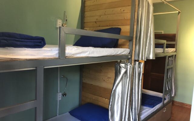 Coffee Shop & Hostel Co Hai