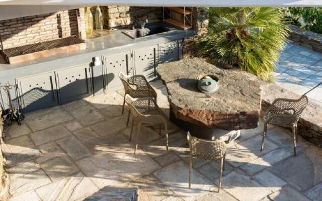 Blueros Luxury Villa