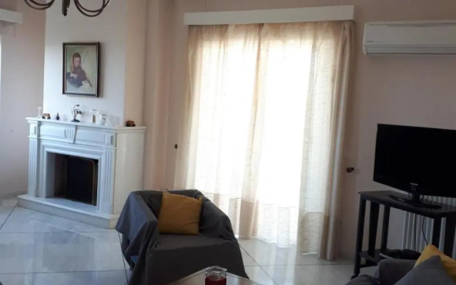 Sea view,big and comfortable appartment in Voula