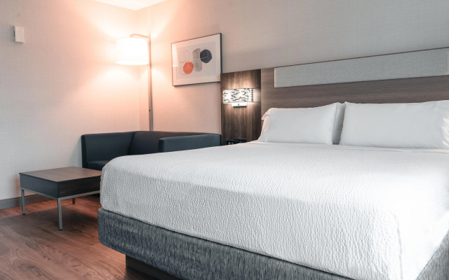 Holiday Inn Express & Suites Kingston Central by IHG