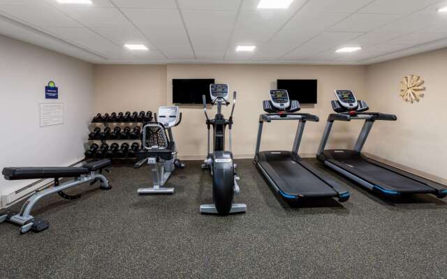 Days Inn & Suites by Wyndham Duluth by the Mall