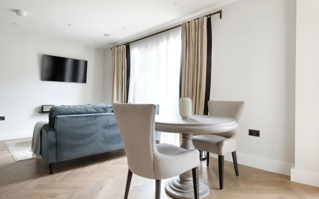 Sophisticated 2 Bedrooms by Spitafields