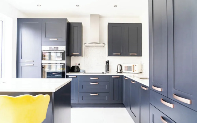 3 Bedroom 3.5 Bathroom House Chichester