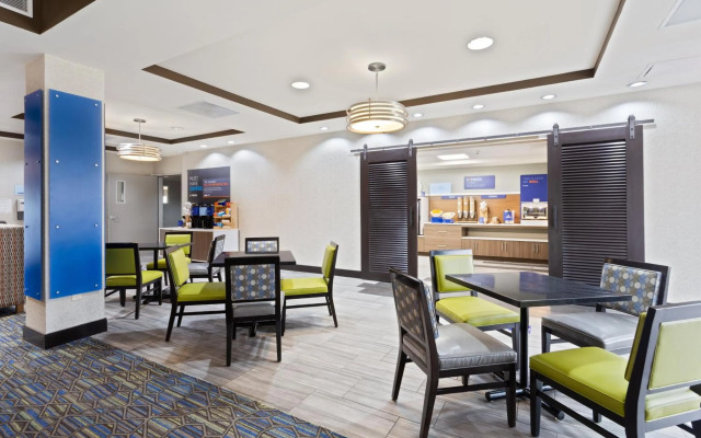 Holiday Inn Express Hotel & Suites Largo-Clearwater by IHG