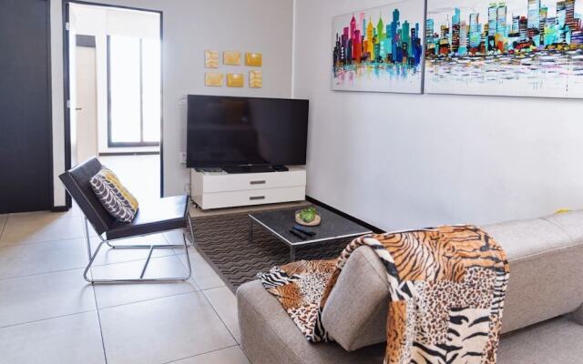 Save, pretty apt. W/playground, in Monterrey’s Center, 3 room, 1KSB, 2 SB, 2BTH. By Mty Living. S2 702