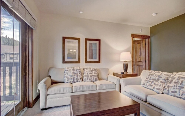 The Perfect Condo in West Village, Big Deck and next to the lift - CA1203 by RedAwning