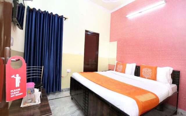 OYO 11886 Hotel Crystal