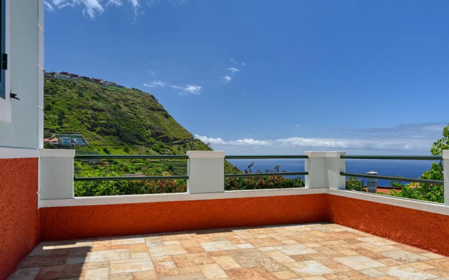Villa Santa Madalena a Home in Madeira