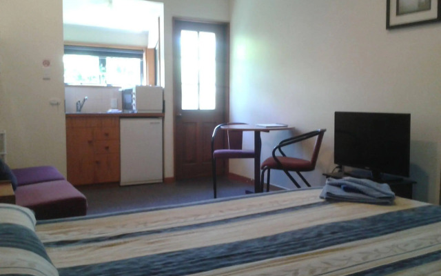 Four Peaks Motel