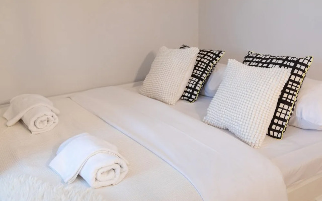 Modern Studio Near British Square