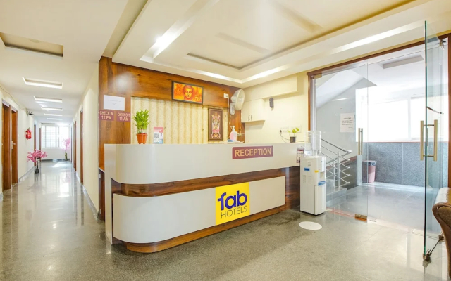 Fabhotel Royal Inn I