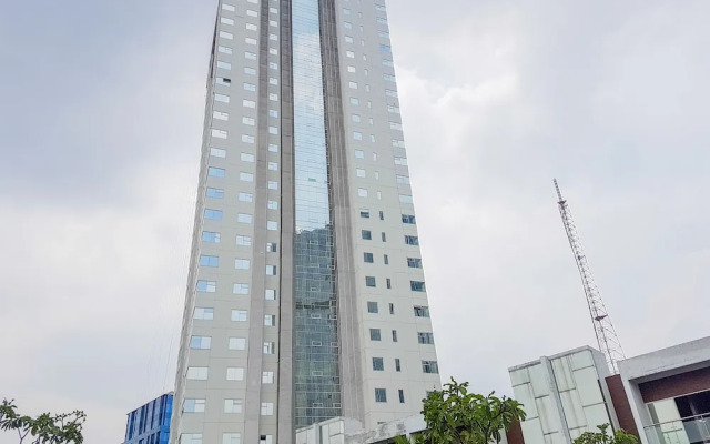 Strategic Location 2Br Gallery West Apartment