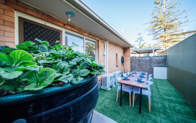 Urban Beach Shack-Metres from the Beach & Cafes