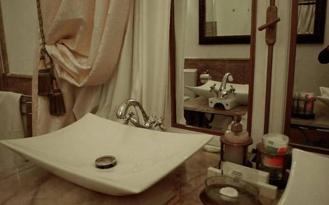 Grand Boutique Hotel