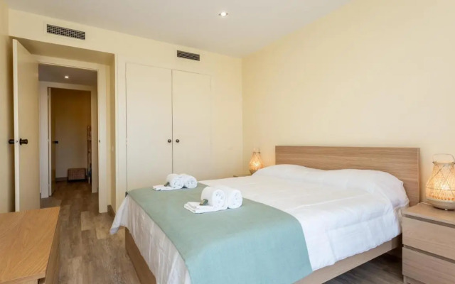 Divine Marina Apartment W/ Pool & Garden by LovelyStay