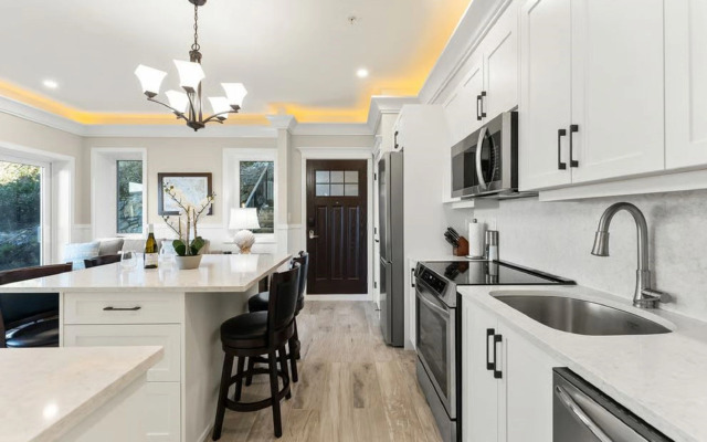 SookePoint Ocean Cottage Resort