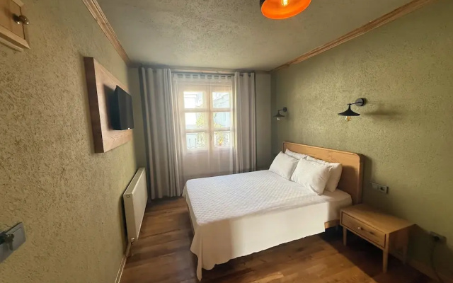 Bay Nihat Lale Otel