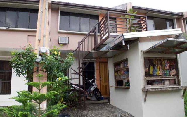Affordable Townhouse@DECA Clark 10 Mins To Airport