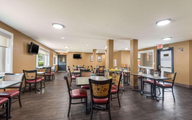 Rodeway Inn Portland Airport Hotel