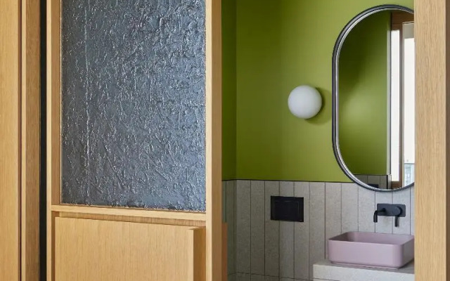 Locke at East Side Gallery