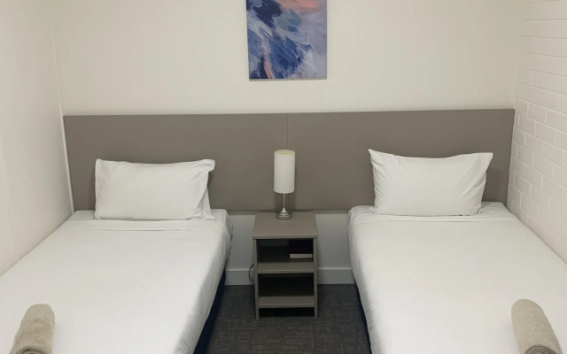 Adina Place Motel Apartments