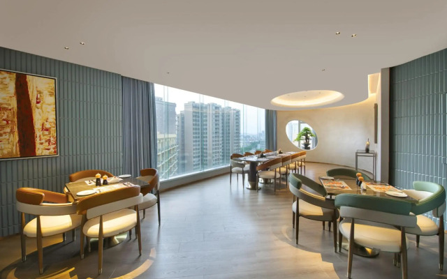 Royal Garden Hotel