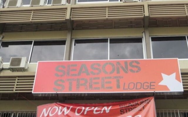Seasons Street Lodge