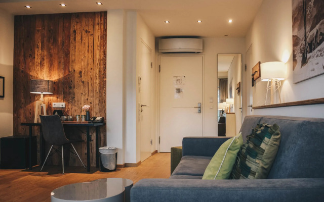 TWO TIMEZ - Boutique Hotel