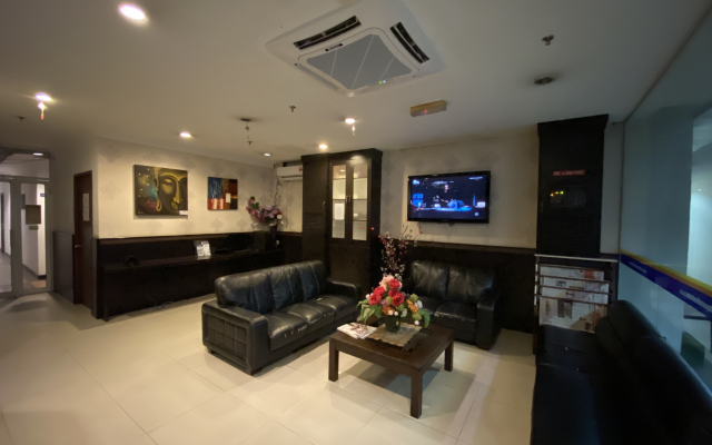 Super OYO 89847 Switz Paradise Hotel