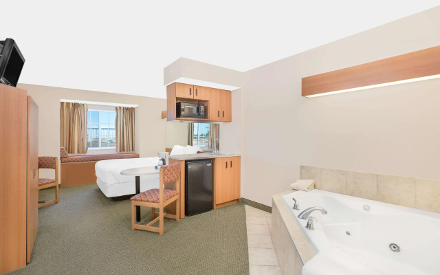 Microtel Inn & Suites by Wyndham Colfax/Newton