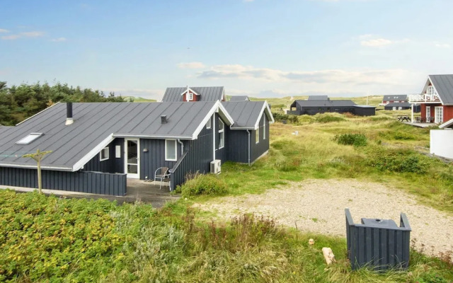 10 Person Holiday Home in Harboore-by Traum