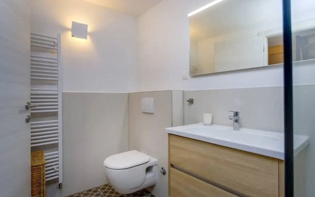 Impeccable 4-bed Apartment in Osor