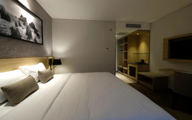 Hotel AYOLA Lippo Cikarang
