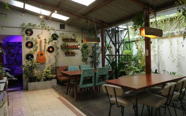 Semeru Hostel Malang - Adults Only
