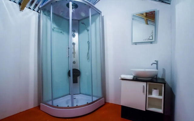 Uros Qhota Uta Lodge