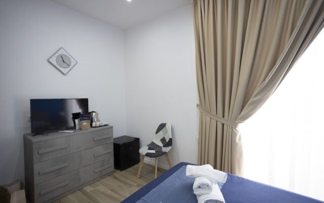 Giuly Suites & Rooms