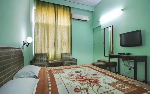 OYO 33385 Hotel Mandakini