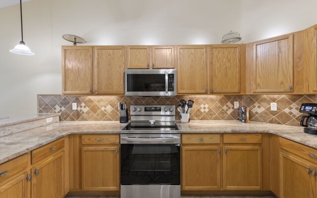 Whispering Palms Villa