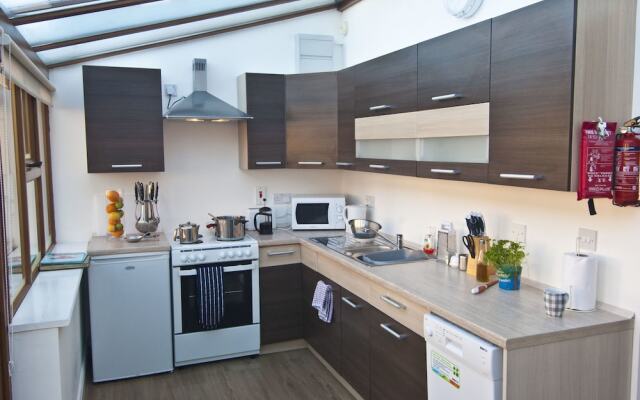 Hookless Holiday Homes