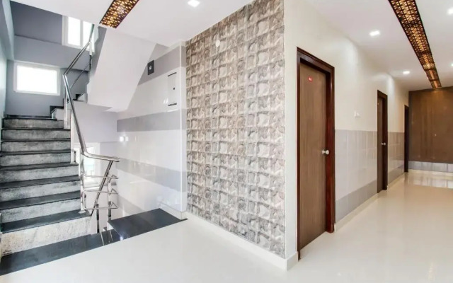 OYO Flagship Hotel GV Residency