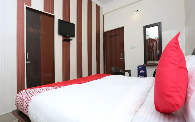 OYO 11623 Hotel Shiva Palace