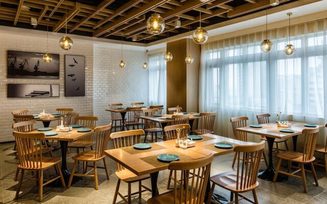 Zhangjiagang Suning Auraya Hotel