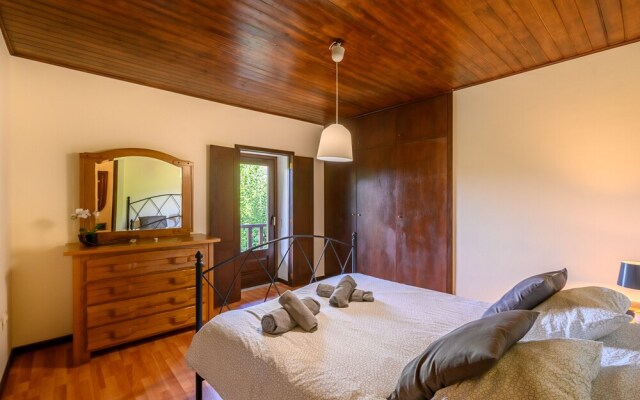 T4 House With Outdoor Pool and Wonderful Views