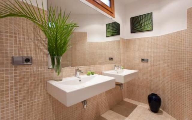 Centric Gracia Apartments