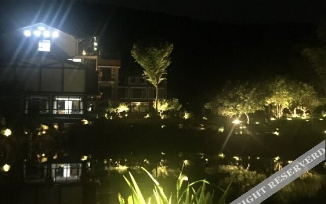 Xipan Nongzhuang Shuiyunjian