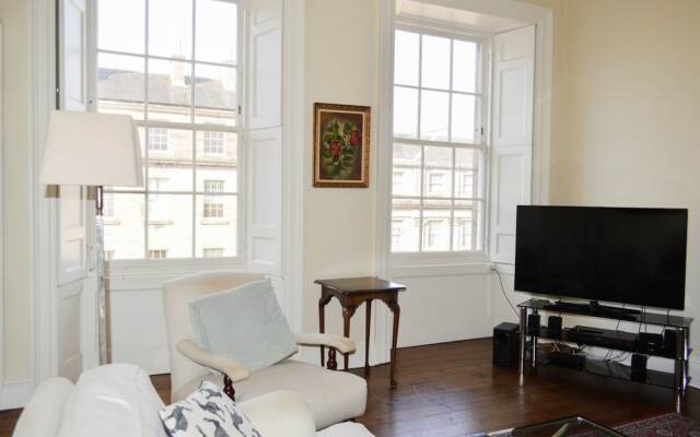 2 Bedroom Apartment in Edinburgh New Town