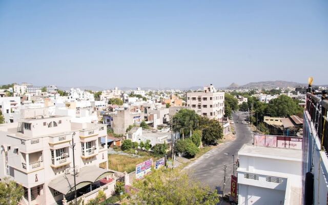 OYO 9971 Hotel Royal T