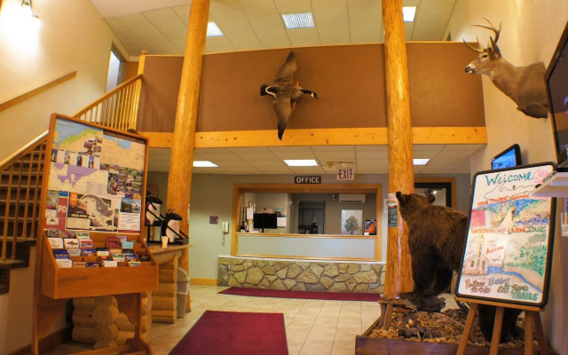 Pictured Rocks Inn & Suites
